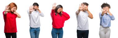 Çin, Hint, İspanyol insanlar elleriyle gözlerini kapsayan izole arka plan üzerinde ve stop jest ile acı ve korku grubu kolaj ifade. Utandım ve negatif kavramı.
