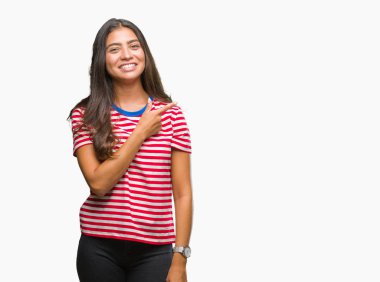 İzole arka neşeli bir gülümseme ile el ve parmak kadar kameraya bakarak yüzündeki mutlu ve doğal ifade ile yan ile işaret yüz genç güzel Arap kadın.