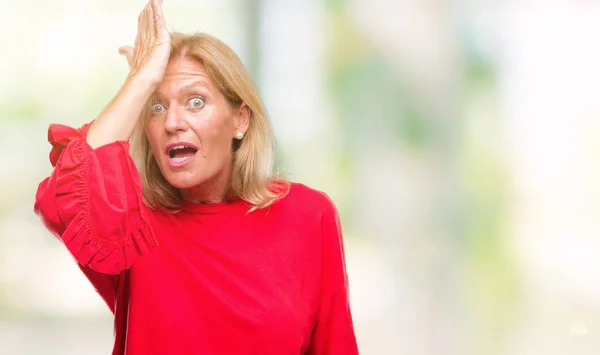 Blonde Vrouw Van Middelbare Leeftijd Geïsoleerde Achtergrond Verrast Met Hand — Stockfoto