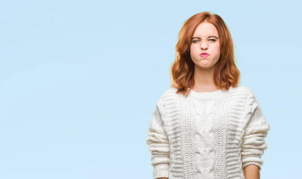 Joven Mujer Hermosa Sobre Fondo Aislado Usando Suéter Invierno Hinchando —  Fotos de Stock