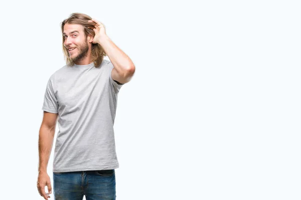 Joven Hombre Guapo Con Pelo Largo Sobre Fondo Aislado Sonriendo — Foto de Stock