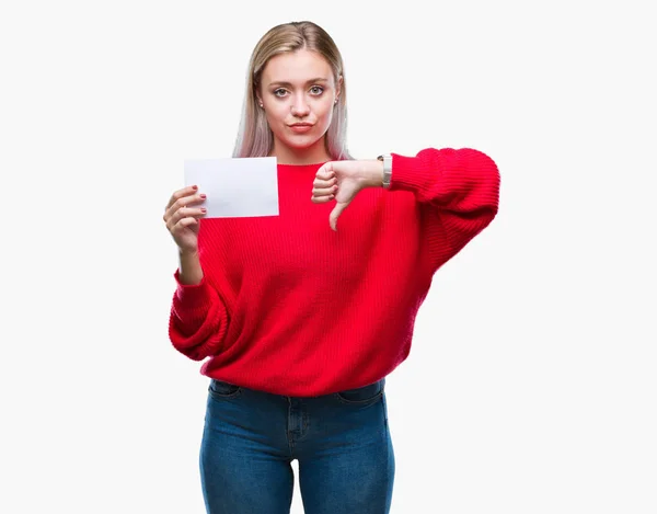 Unga Blonda Kvinnan Hålla Blankt Papperskort Över Isolerade Bakgrund — Stockfoto
