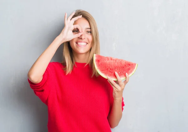 Beautiful Young Woman Grunge Grey Wall Eating Water Melon Happy — Stock Photo, Image