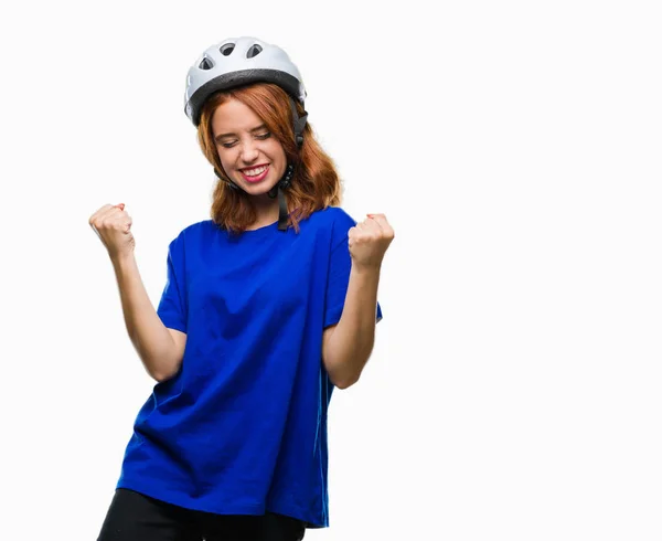 Jovem Mulher Bonita Vestindo Capacete Ciclista Sobre Fundo Isolado Muito — Fotografia de Stock