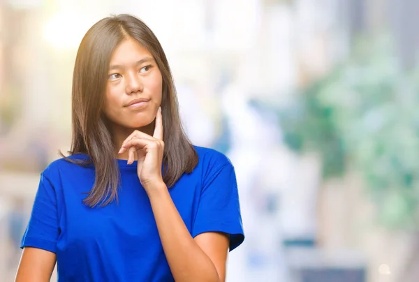 Junge Asiatische Frau Über Isoliertem Hintergrund Mit Der Hand Kinn — Stockfoto