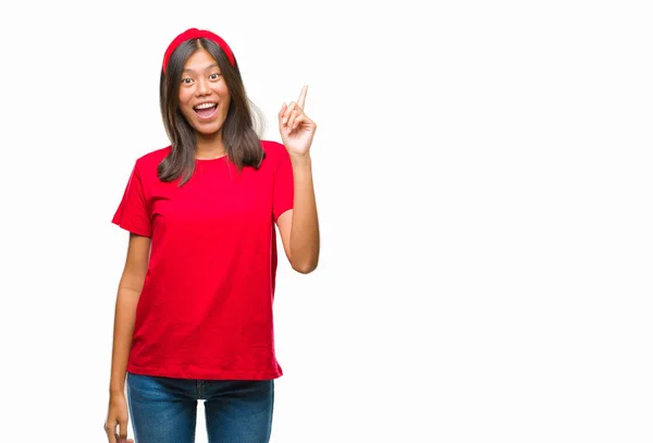Młoda Azjatka Kobieta Białym Tle Wskazując Palcem Udany Pomysł Wyszedł — Zdjęcie stockowe