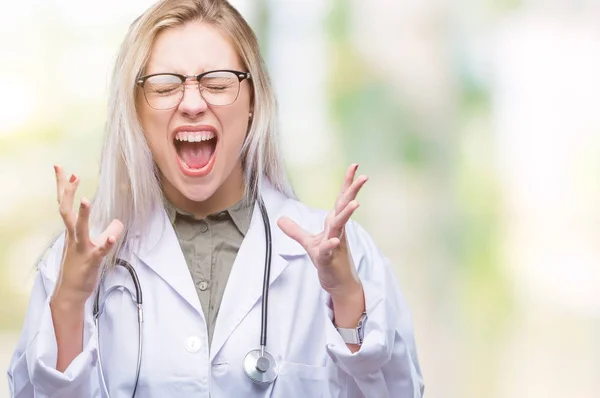 Fiatal Szőke Doktor Több Mint Elszigetelt Háttér Ünneplő Őrült Őrült — Stock Fotó