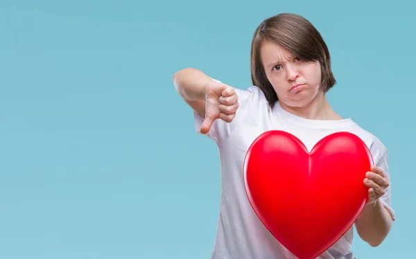 Junge Erwachsene Frau Mit Syndrom Hält Rotes Herz Über Isoliertem — Stockfoto