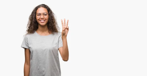 Hermosa Joven Hispana Con Gafas Mostrando Señalando Con Los Dedos —  Fotos de Stock