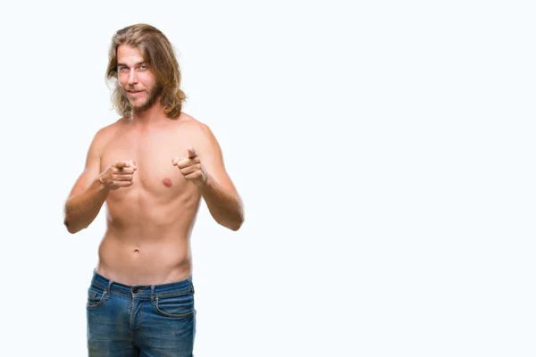 Joven Hombre Guapo Sin Camisa Con Pelo Largo Mostrando Cuerpo —  Fotos de Stock