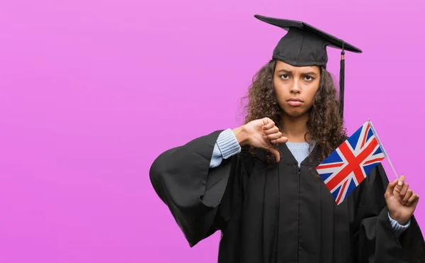 Jeune Femme Hispanique Portant Uniforme Graduation Tenant Drapeau Royaume Uni — Photo