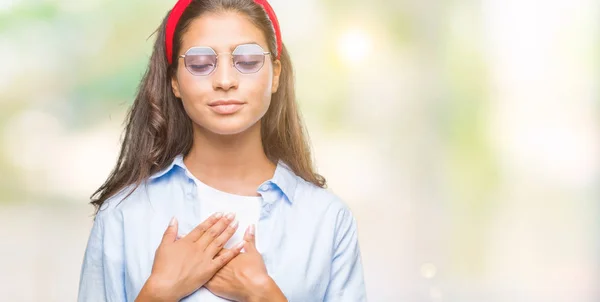 Jeune Belle Femme Arabe Portant Des Lunettes Soleil Sur Fond — Photo