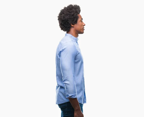 Afro Americký Muž Izolované Pozadí Pohledu Stranu Uvolnit Profilu Pozice — Stock fotografie