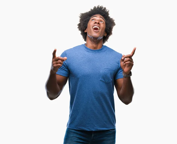 Hombre Afroamericano Sobre Fondo Aislado Asombrado Sorprendido Mirando Hacia Arriba —  Fotos de Stock