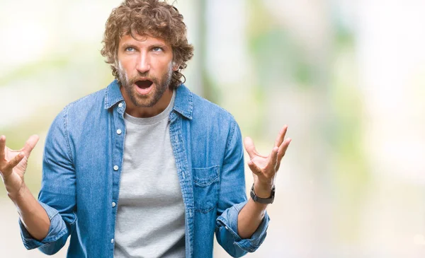 Bonito Homem Modelo Hispânico Sobre Fundo Isolado Celebrando Louco Espantado — Fotografia de Stock