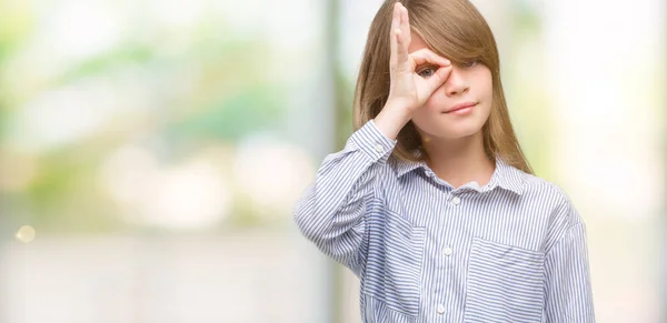 Junge Blonde Kleinkind Trägt Blaues Hemd Mit Glücklichem Gesicht Lächelnd — Stockfoto