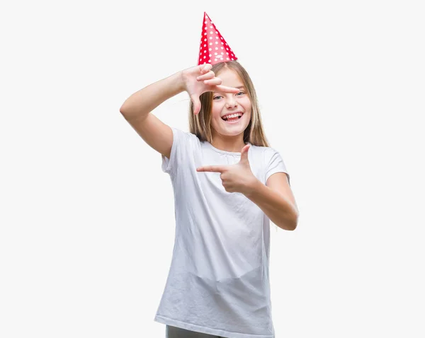 Menina Bonita Nova Usando Boné Aniversário Sobre Fundo Isolado Sorrindo — Fotografia de Stock