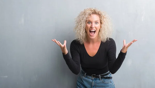 Young Blonde Woman Curly Hair Grunge Grey Background Very Happy — Stock Photo, Image
