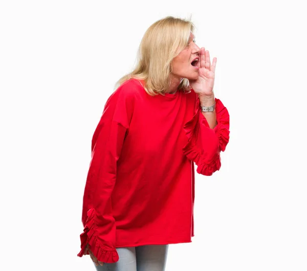 Middle Age Blonde Woman Isolated Background Shouting Screaming Loud Side — Stock Photo, Image