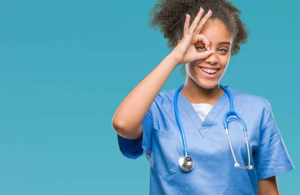 Joven Afro Americana Médico Mujer Sobre Aislado Fondo Haciendo Gesto — Foto de Stock