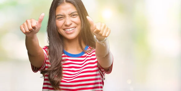 Giovane Bella Araba Sfondo Isolato Approvando Facendo Gesto Positivo Con — Foto Stock