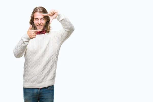 Jonge Knappe Man Met Lange Haren Winter Trui Dragen Geïsoleerde — Stockfoto