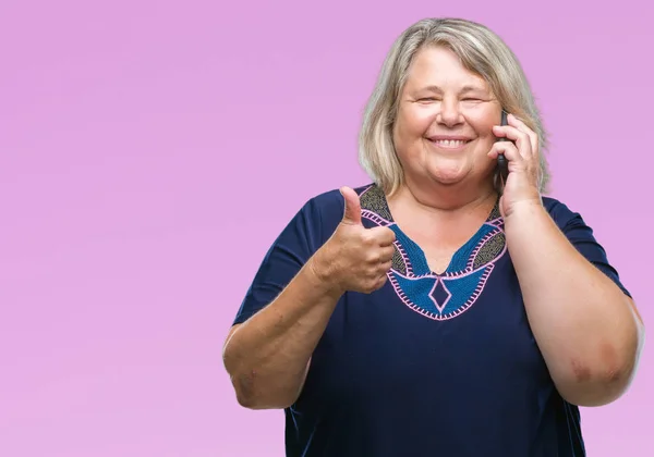 Senior Grootte Kaukasische Vrouw Praten Telefoon Geïsoleerde Achtergrond Blij Met — Stockfoto