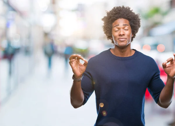 Homem Afro Americano Sobre Fundo Isolado Relaxar Sorrir Com Olhos — Fotografia de Stock