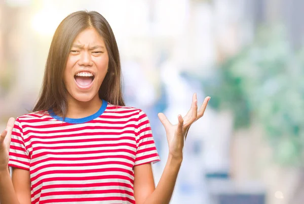 Junge Asiatische Frau Über Isolierten Hintergrund Verrückt Und Verrückt Schreien — Stockfoto