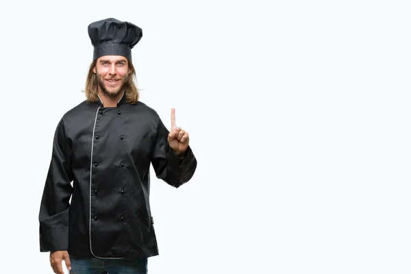 Joven Guapo Cocinero Con Pelo Largo Sobre Fondo Aislado Mostrando — Foto de Stock