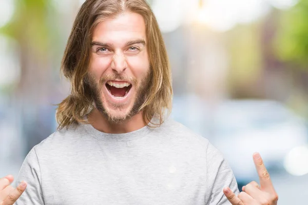 Giovane Bell Uomo Con Capelli Lunghi Sfondo Isolato Gridando Con — Foto Stock