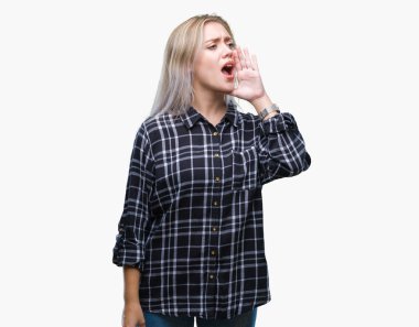 Genç Sarışın kadın bağırarak ve ağzı üzerinde el ile yan için çığlık izole arka plan yüzünden. İletişim kavramı.