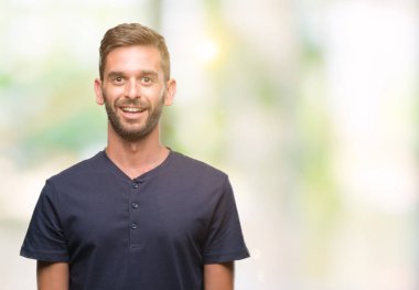 Yakışıklı delikanlı yüzünde mutlu ve güzel bir gülümseme ile izole arka plan üzerinde. Şanslı kişi.