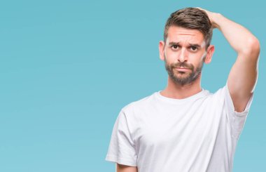 Yakışıklı delikanlı izole arka plan üzerinde yanıltır ve soru hakkında merak ediyorum. Şüphe, kafasına el ile düşünme ile belirsiz. Dalgın kavramı.