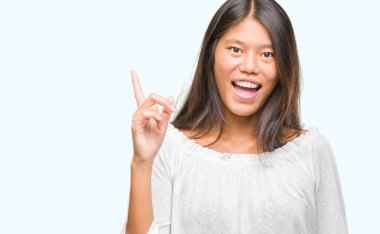 Genç Asyalı kadın ile başarılı fikir parmağı yukarıyı izole arka plan üzerinde. Çıktıktan ve mutlu. Bir numara.