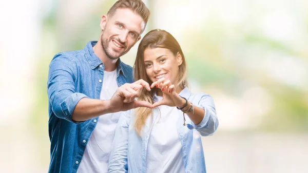 Pareja Joven Enamorada Sobre Fondo Aislado Sonriendo Amor Mostrando Símbolo — Foto de Stock