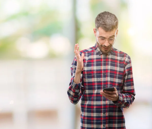 Joven Hipster Adulto Hombre Sosteniendo Teléfono Inteligente Muy Feliz Emocionado —  Fotos de Stock