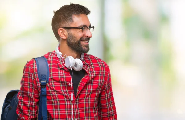 Erwachsener Hispanischer Student Mit Kopfhörer Und Rucksack Über Isoliertem Hintergrund — Stockfoto