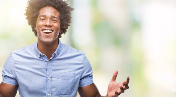 Homem Afro Americano Sobre Fundo Isolado Celebrando Louco Espantado Pelo — Fotografia de Stock