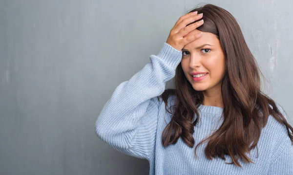 Young Brunette Woman Grunge Grey Wall Stressed Hand Head Shocked — Stock Photo, Image