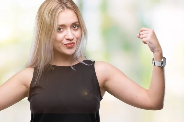 Mujer Rubia Joven Sobre Fondo Aislado Mostrando Los Brazos Músculos — Foto de Stock