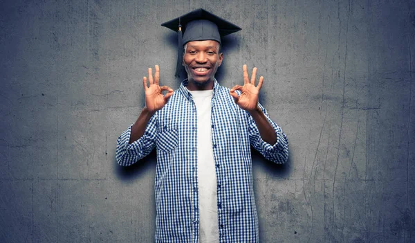 Mladí Africké Postgraduální Student Černý Člověk Dělá Znamení Gesto Oběma — Stock fotografie