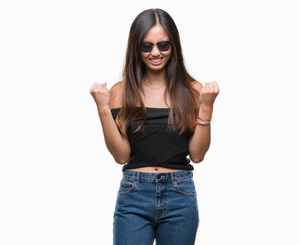 Jovem Mulher Asiática Vestindo Óculos Sol Sobre Fundo Isolado Muito — Fotografia de Stock