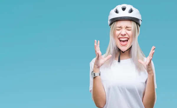 Junge Blonde Frau Mit Fahrradhelm Vor Isoliertem Hintergrund Die Verrückt — Stockfoto