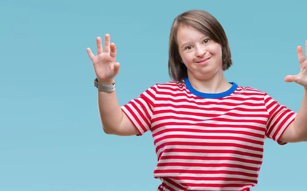 Junge Erwachsene Frau Mit Syndrom Vor Isoliertem Hintergrund Die Mit — Stockfoto