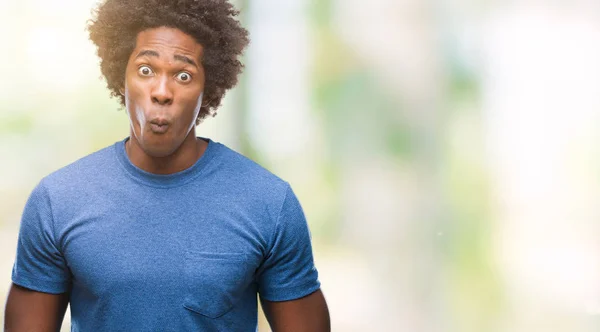 Hombre Afroamericano Sobre Fondo Aislado Haciendo Cara Pez Con Labios —  Fotos de Stock