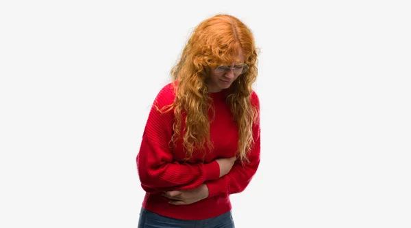 Unga Rödhårig Kvinna Klädd Röd Tröja Med Handen Magen Eftersom — Stockfoto