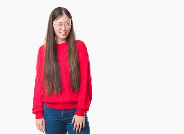 Joven Mujer China Sobre Fondo Aislado Con Gafas Guiñando Ojo — Foto de Stock