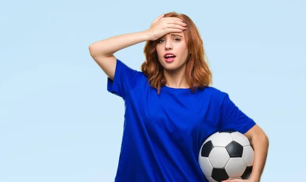 Giovane Bella Donna Sfondo Isolato Tenendo Pallone Calcio Stressato Con — Foto Stock