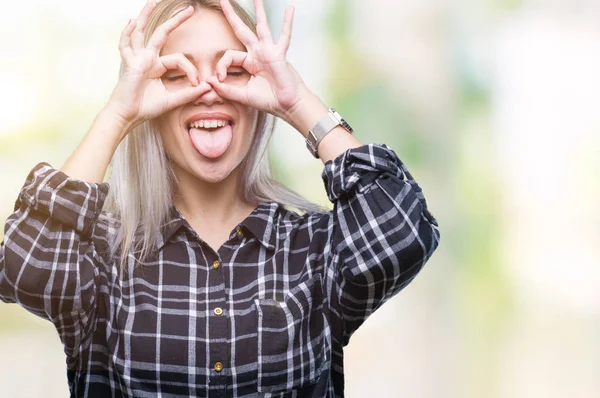 Młoda Blond Kobieta Białym Tle Robi Gest Jak Lornetki Przyklejania — Zdjęcie stockowe